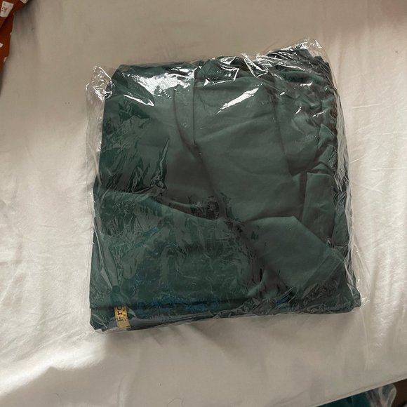 NWOT: 2-PIECE FRONTLINE SCRUB SUITS - Picture 2 of 2